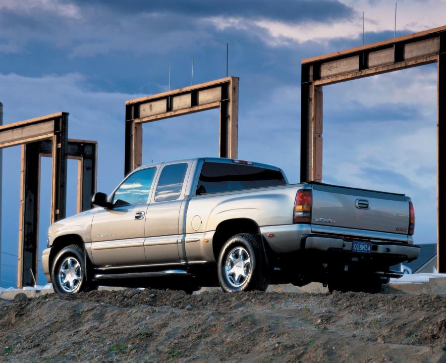  GMC Sierra Denali 2002 года  (фото 3 из 23)